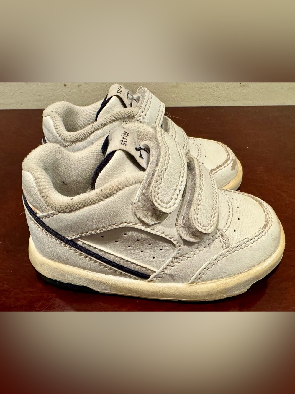Stride Rite White Leather Shoes for Baby - Size 4M